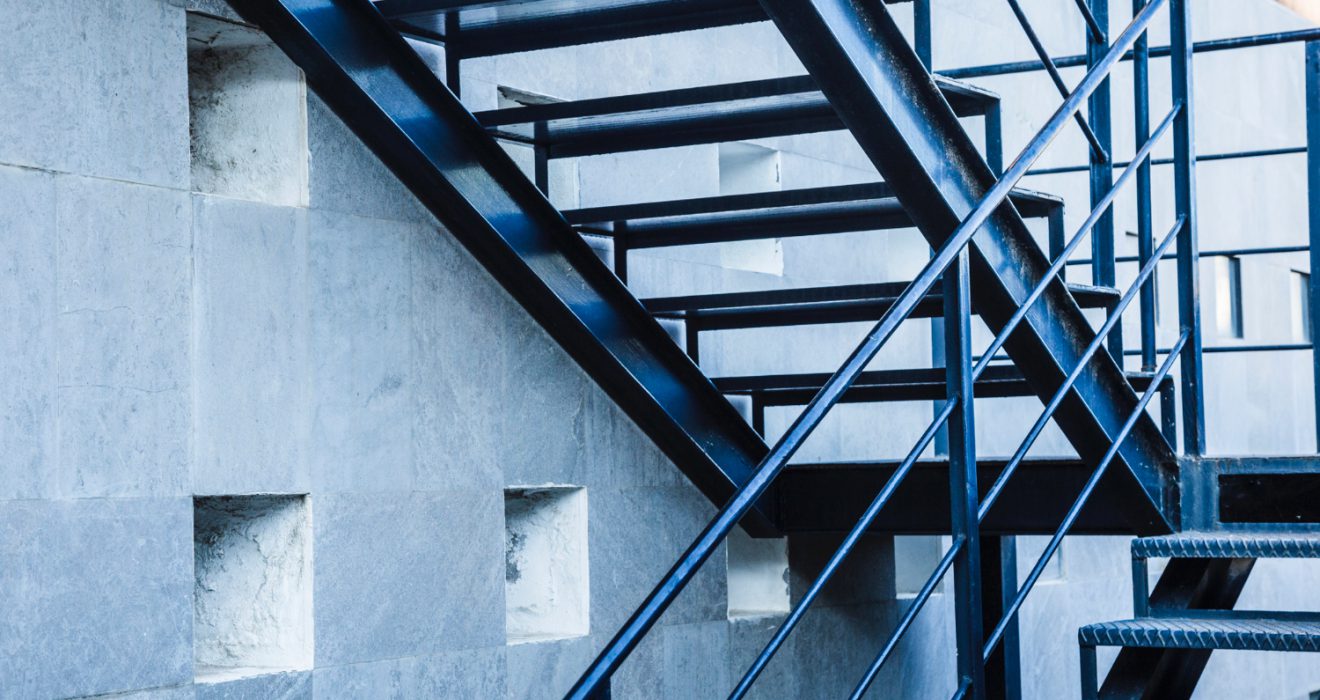 Come Scegliere la Migliore Scala in Ferro su Misura: Design, Sicurezza e Funzionalità