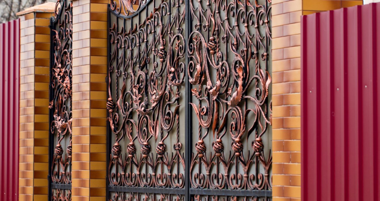 Cancelli in Ferro: Stile, Sicurezza e Personalizzazione per la Tua Proprietà
